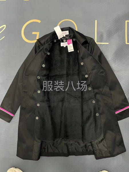 批发风衣2800件-第4张图片