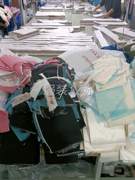 简单爆款羽绒服招整件车位数名，夫妻优先-第2张图片