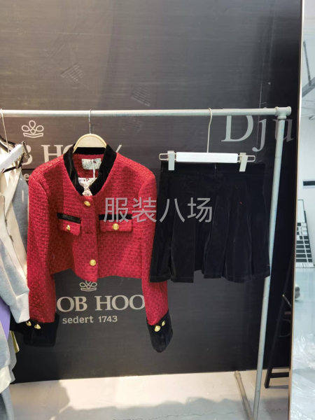 广州1万件运动套装、小香风外发