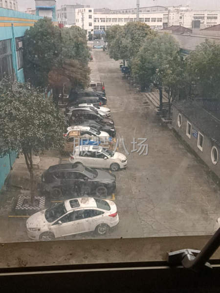 服装厂招整件车工-第1张图片