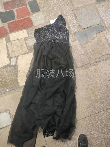 300件女装外发-第1张图片