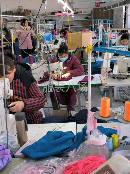专业生产各种四针六线瑜伽服瑜伽裤运动针织产品-第3张图片