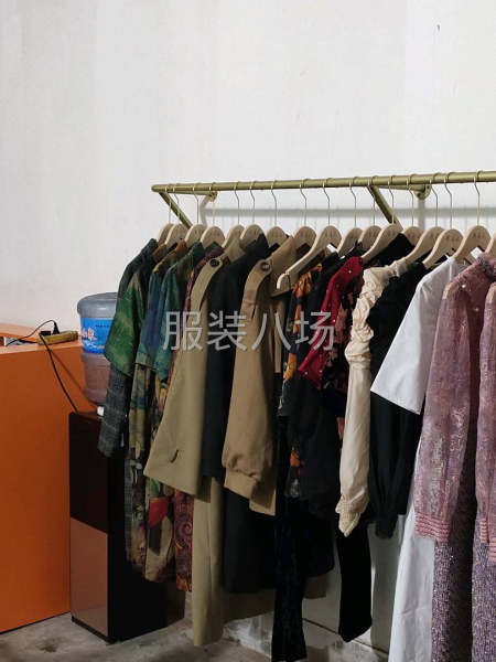 承接各种校服 工装工裤 医生服风衣夹克 羽绒棉衣-第1张图片
