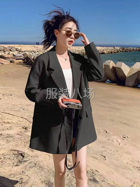 气质小西装-第2张图片