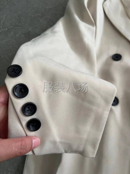 气质小西装-第5张图片
