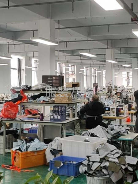 本公司主要生产冲锋衣，滑雪服，单件，网单，市场货-第1张图片