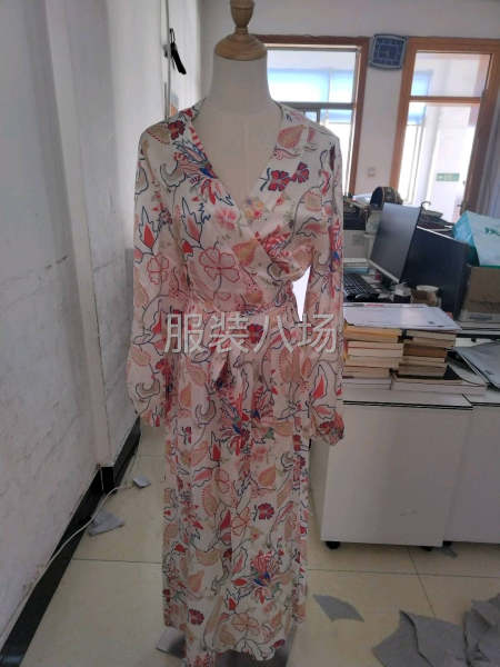 承接各種半精品精品西裝大衣小香風(fēng)旗袍漢服女士時裝-第9張圖片