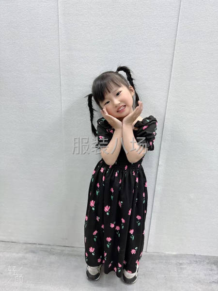 批发连衣裙3千件-第1张图片