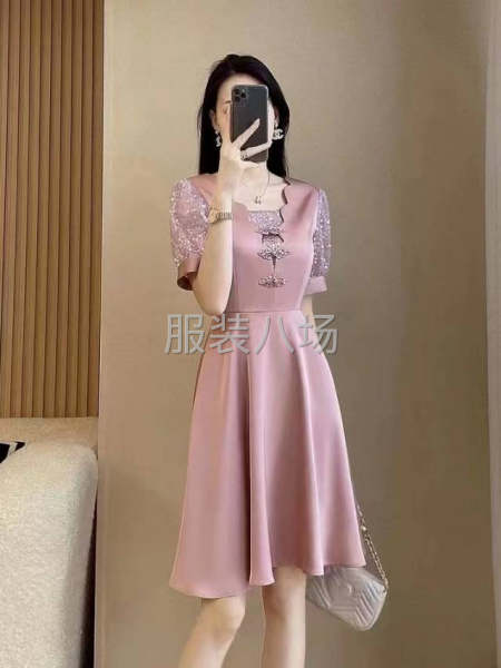 欧货、CarrOusel品牌女装 小整杂
连衣裙-第2张图片