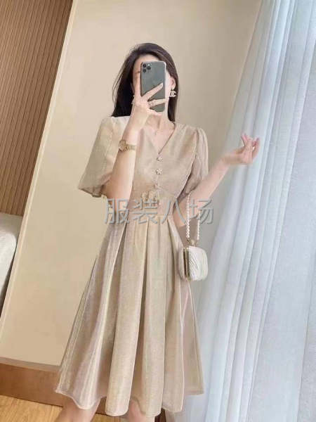 欧货、CarrOusel品牌女装 小整杂
连衣裙-第1张图片