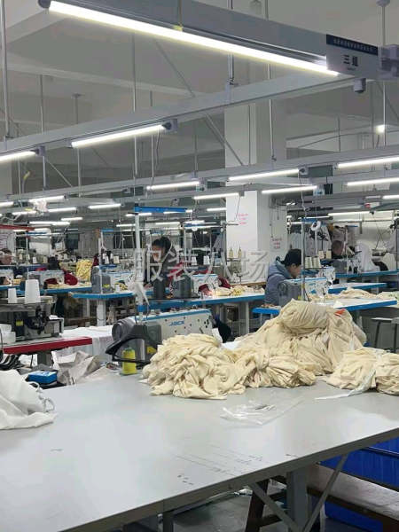 承接各种服装加工，包工包料，工作服，职业装，校服，酒店制服-第1张图片