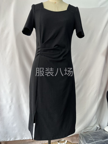 招女士时装车位-第1张图片