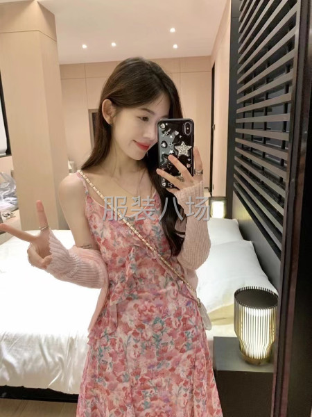 批发连衣裙300件-第1张图片