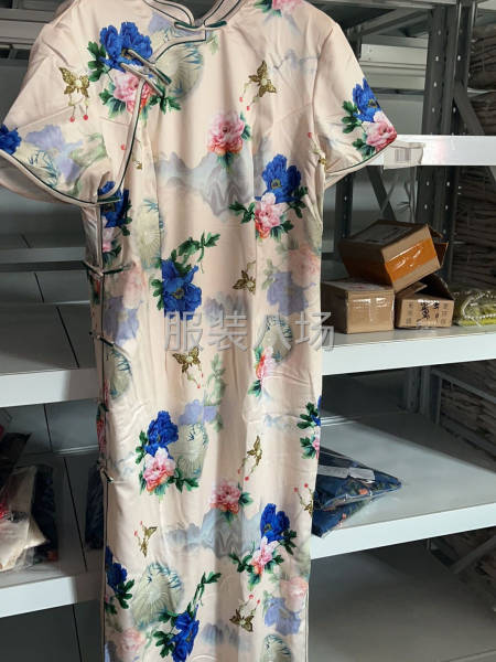 高价收购服装，婚纱礼服 小姐礼服 小饰品-第4张图片