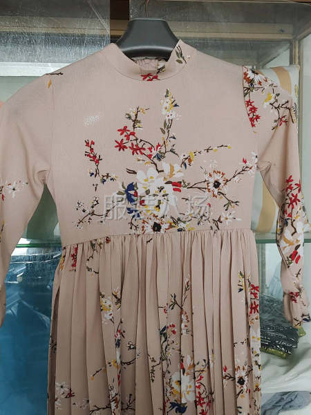 流水车位  做衣服-第2张图片