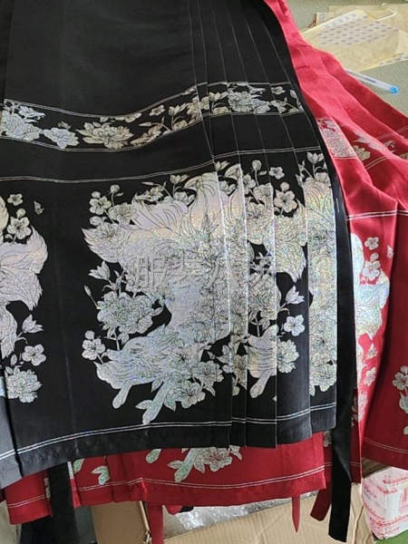 流水车位  做衣服-第1张图片