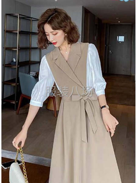 库房新到一批连衣裙，体恤，裤子男装女装都有-第1张图片
