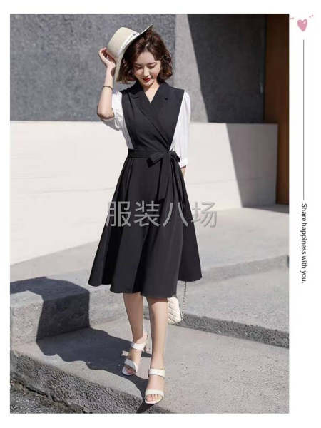 库房新到一批连衣裙，体恤，裤子男装女装都有-第2张图片
