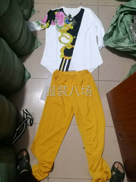 批發(fā)收購服裝廠淘寶電商下賀庫存服裝-第1張圖片