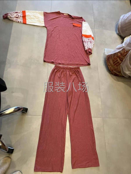3万件女装外发-第1张图片