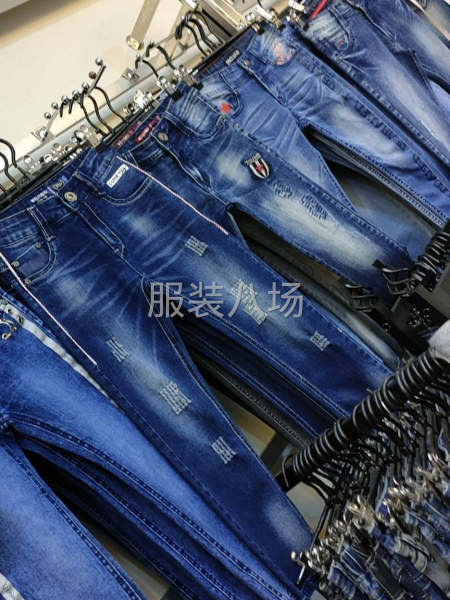 高價(jià)收庫存服裝布料輔料-第3張圖片