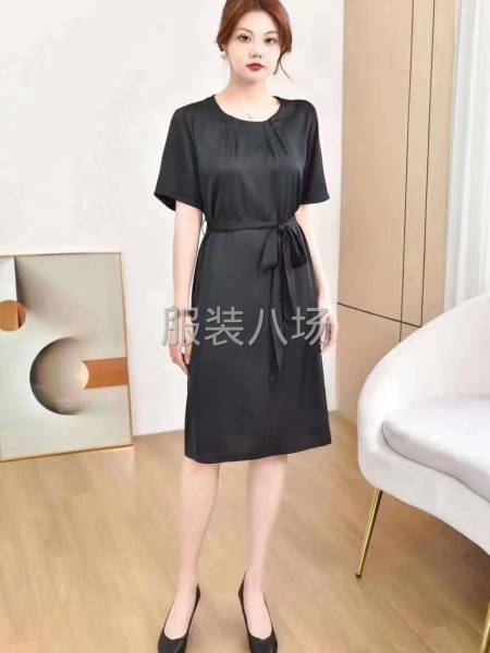 批发连衣裙900件-第1张图片