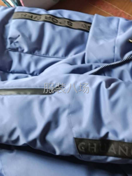 主要针织校服T恤，冲锋衣，棉服，摇粒绒，-第1张图片