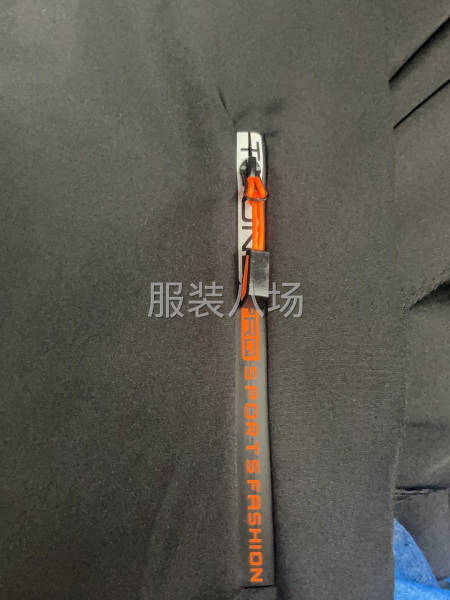 龙鑫专业激光开袋，单眉双眉，单拉链，拉链加袋眉，裤子上衣-第1张图片