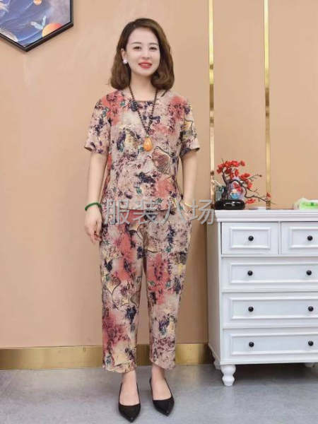 5万件女装外发-第1张图片