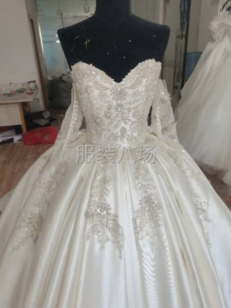 婚纱礼服车位-第2张图片
