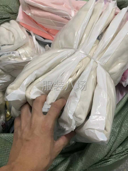 大量现货批发卫衣/绒衫10万件，支持定制-第1张图片