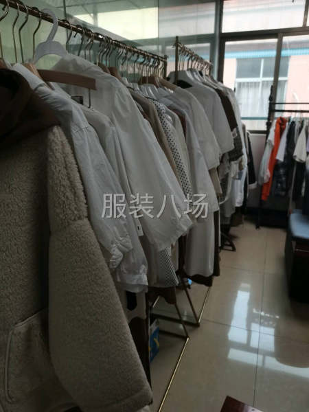 针梭织女装-第1张图片