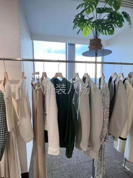 各位服装老板，需要新款爆款的咨询我-第2张图片