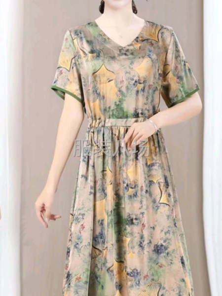 300件女装外发-第1张图片