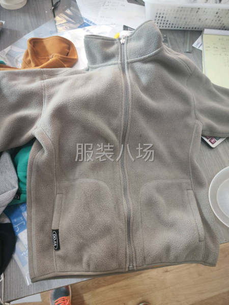 青岛9000件摇粒绒童装外套外放