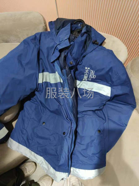 能做校服冲锋服的，内胆是羽绒内胆，要充绒-第2张图片