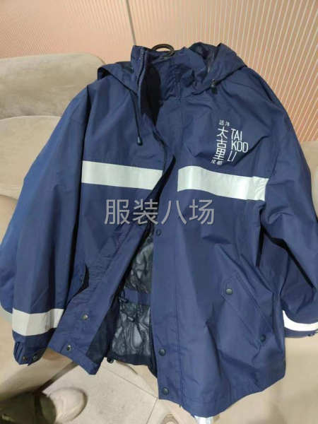 能做校服冲锋服的，内胆是羽绒内胆，要充绒-第1张图片