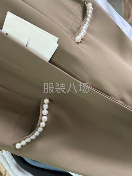 服装手工订珠-第4张图片