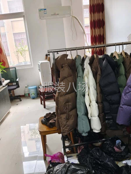 整件羽绒服车位-第4张图片