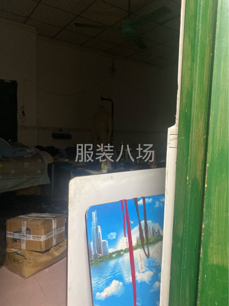 石榴岗东大街1楼两房一大厅转让-第1张图片