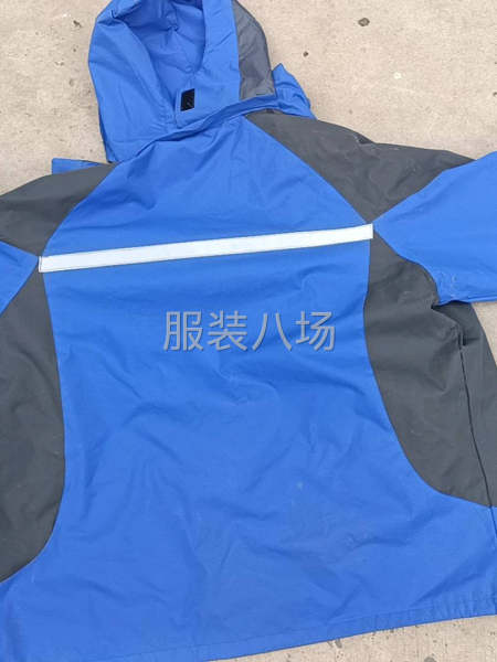 可拆卸內膽的沖鋒衣-第2張圖片