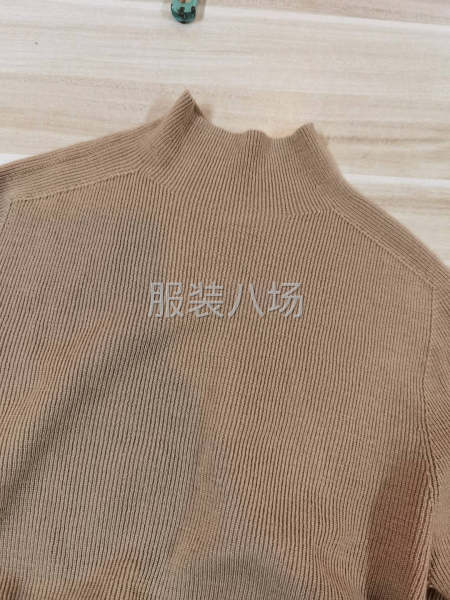 无缝一体针织上衣-第1张图片