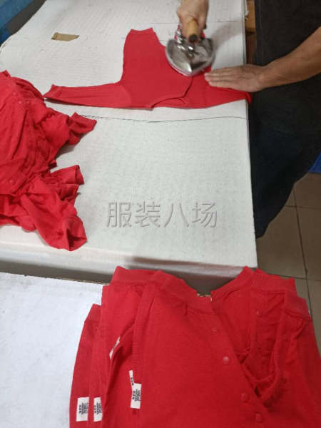 服装工厂接订单哈衣爬服订单四针六线车工-第1张图片