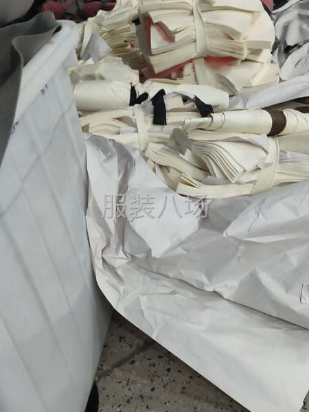 单面呢大衣车位10名。羽绒服车位10名-第1张图片