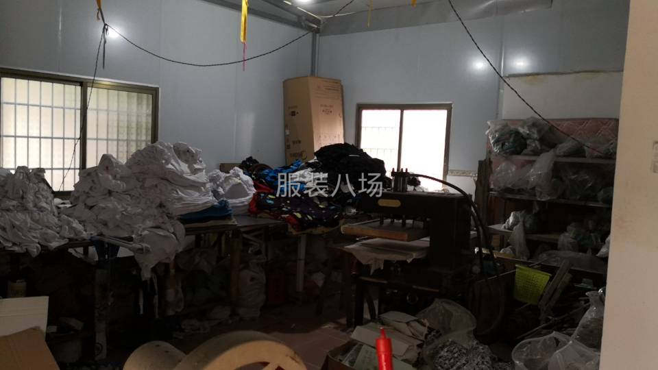 有栽床，电剪2个，烫床，烫钻压画机，空调，衣车等-第1张图片