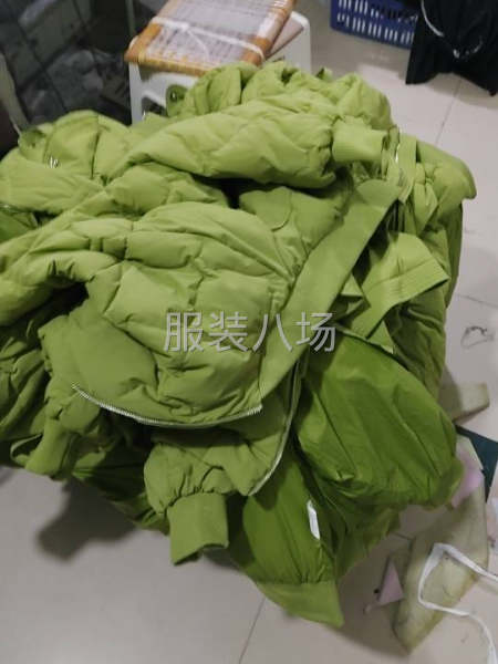 专业生产羽绒服招流水车工-第1张图片