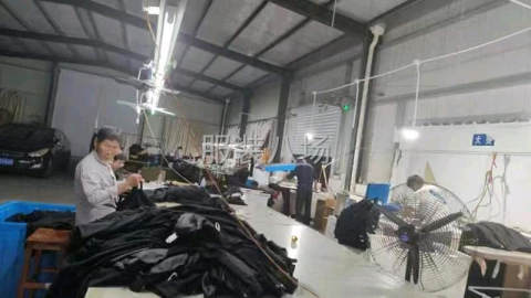 undefined - 本厂大批招整件车工做市场羽绒的， - 图3