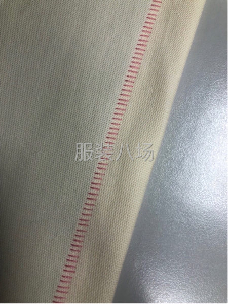 T恤衫下摆袖口一字绣卷边松针加工特种绣花加工服装专机花针加工-第5张图片