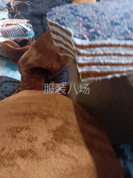 急招棉衣锁边工两各，平车多名，款式简单易上手-第1张图片