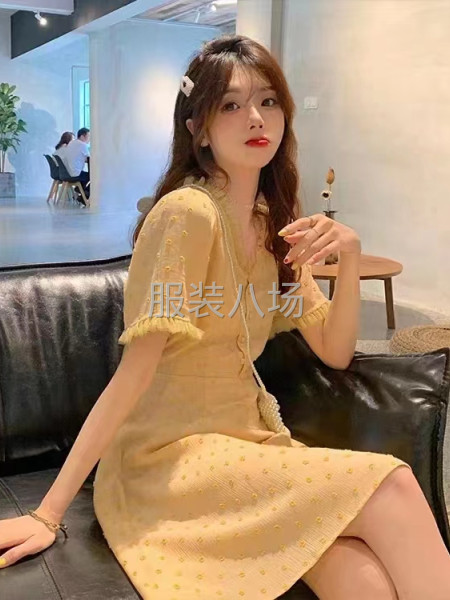 女装连衣裙90%裙子，小整款2000件低价处理，品牌尾货下架-第9张图片